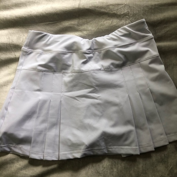 White athletic tennis skirt - Picture 2 of 4
